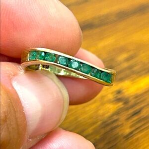 Elegant 10K Gold and Emerald Gemstone Ring